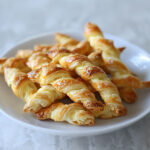 Feuilletés torsadés au fromage