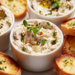 Mini-rillettes de Noël au poulet, crème et herbes
