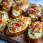 Pain à l’ail gratiné au saumon fumé