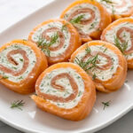 Roulés de saumon fumé au fromage frais et à l’aneth