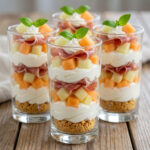 Tiramisu estival au melon, jambon sec et fromage frais