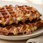 Gaufres salées croustillantes au jambon et fromage