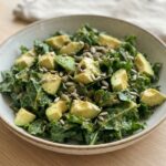 Salade de kale, avocat et graines